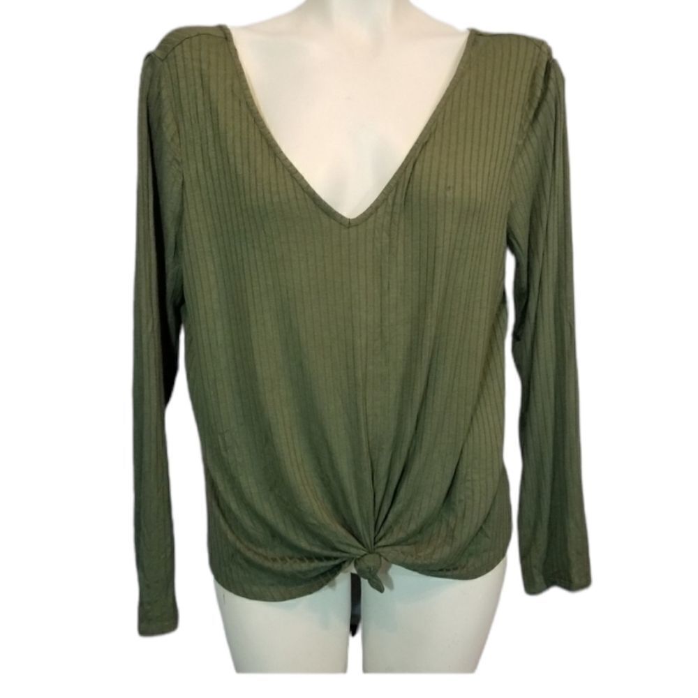 love, fire Olive Green V-Neck Top Size Small